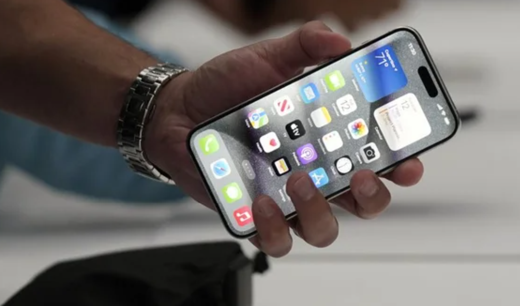 How I Made My Smartphone Last Years Longer (Without Obsessing About It)